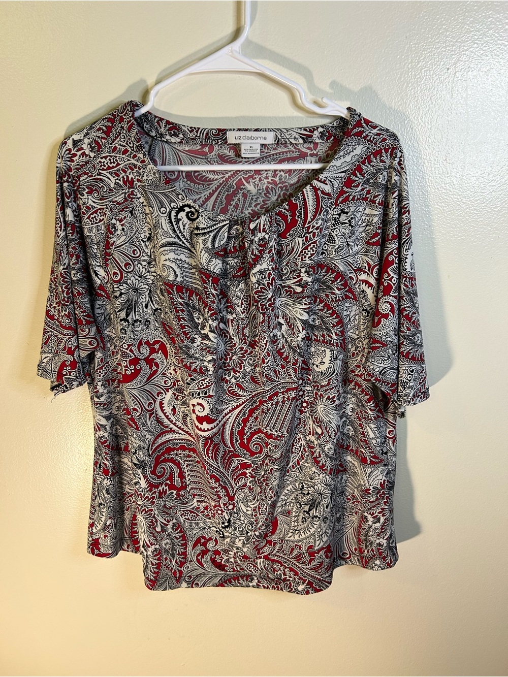 Liz Claiborne Red and Gray Paisley Scoop Neck Short Sleeve Top